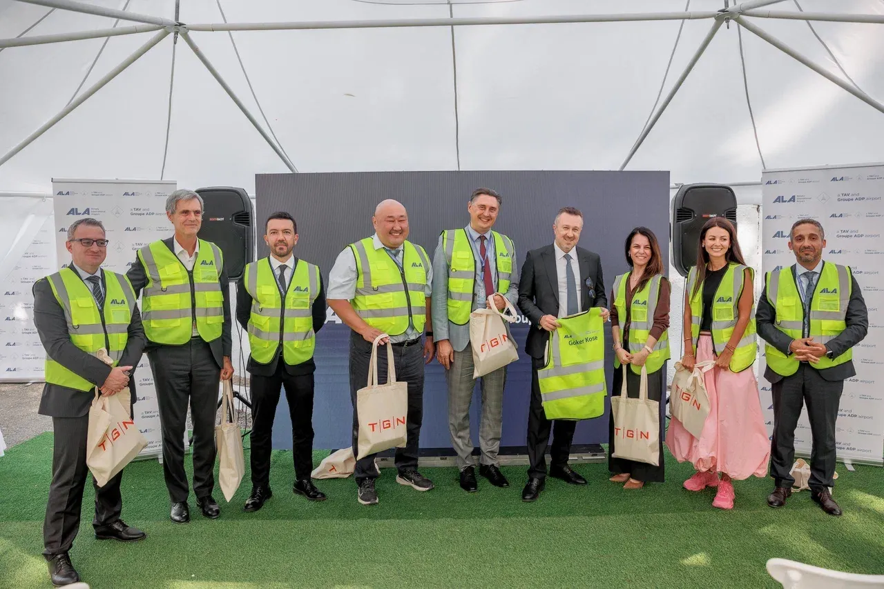 Алматы халықаралық әуежайында жұмысшыларға қызмет көрсету орталығы ашылды