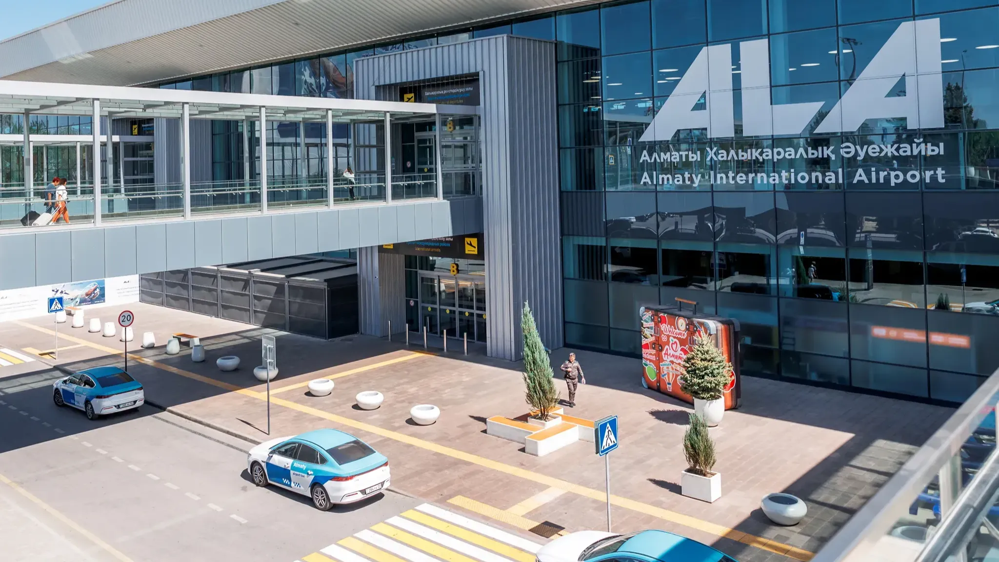 Жарнама және коммерциялық қызметтер